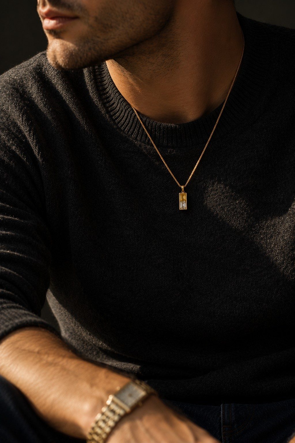 Soleil Pendant worn, man