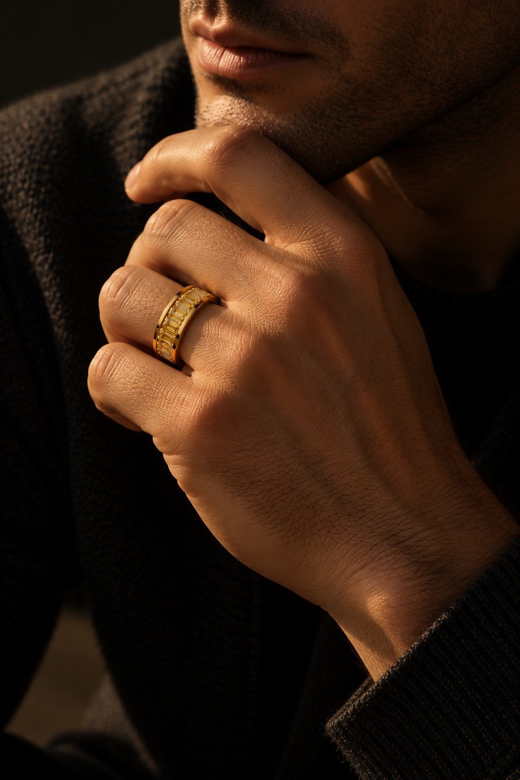 Axis Ring worn, man