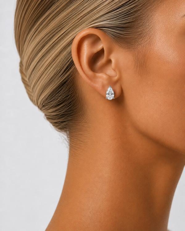 Pear diamond stud
