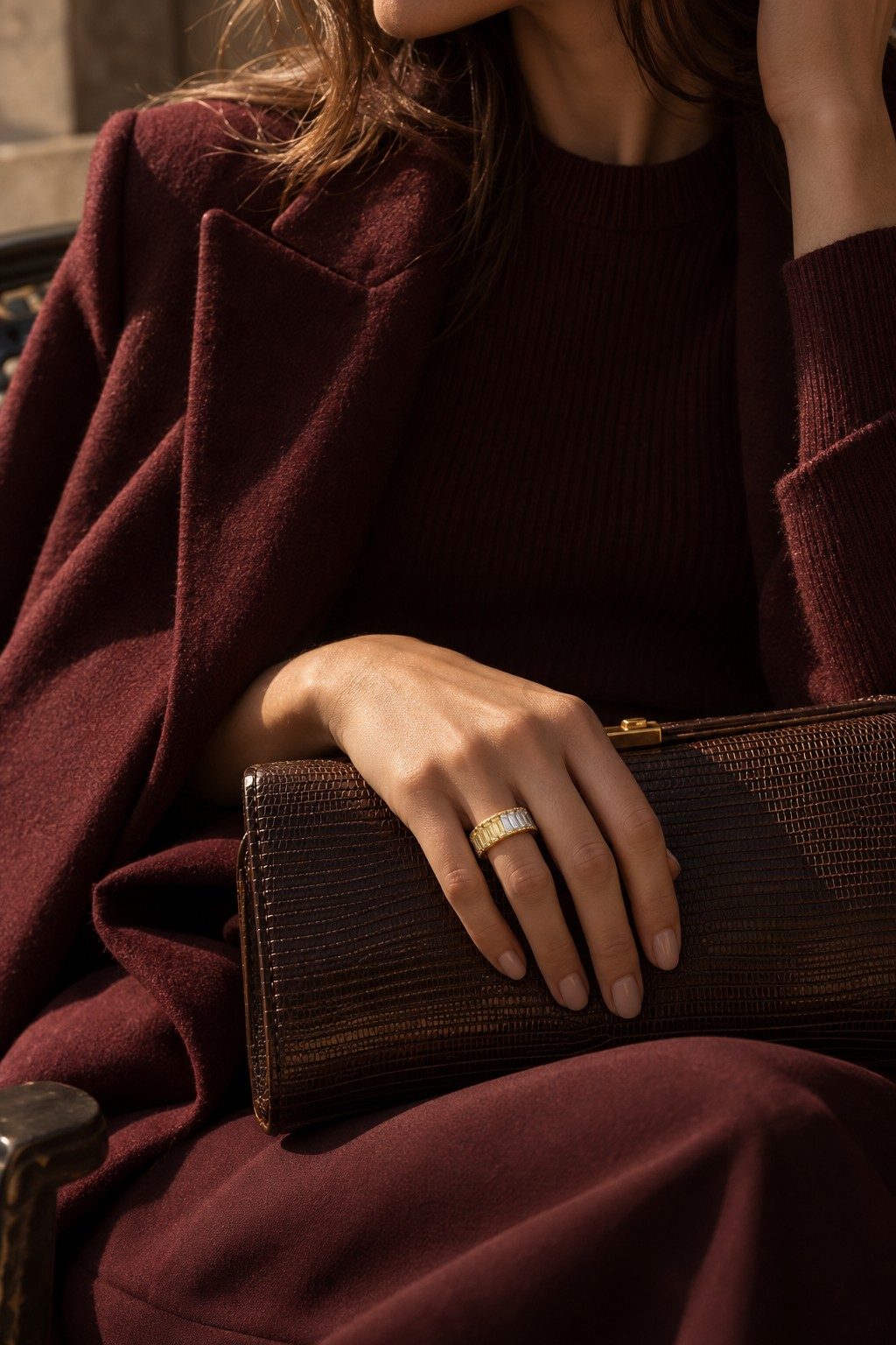 Axis Ring worn, woman